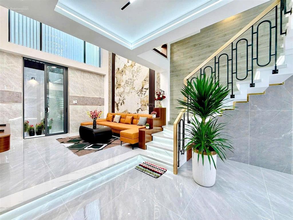 Nhà hiếm đường ô tô 6m ngay võ thị sáu  q3. giá 5tỷ350. cho thuê 26tr/82.5m. gần ubnd quận 3