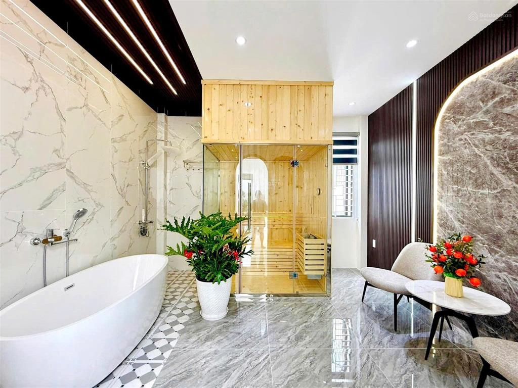 Nhà hiếm đường ô tô 6m ngay võ thị sáu  q3. giá 5tỷ350. cho thuê 26tr/82.5m. gần ubnd quận 3