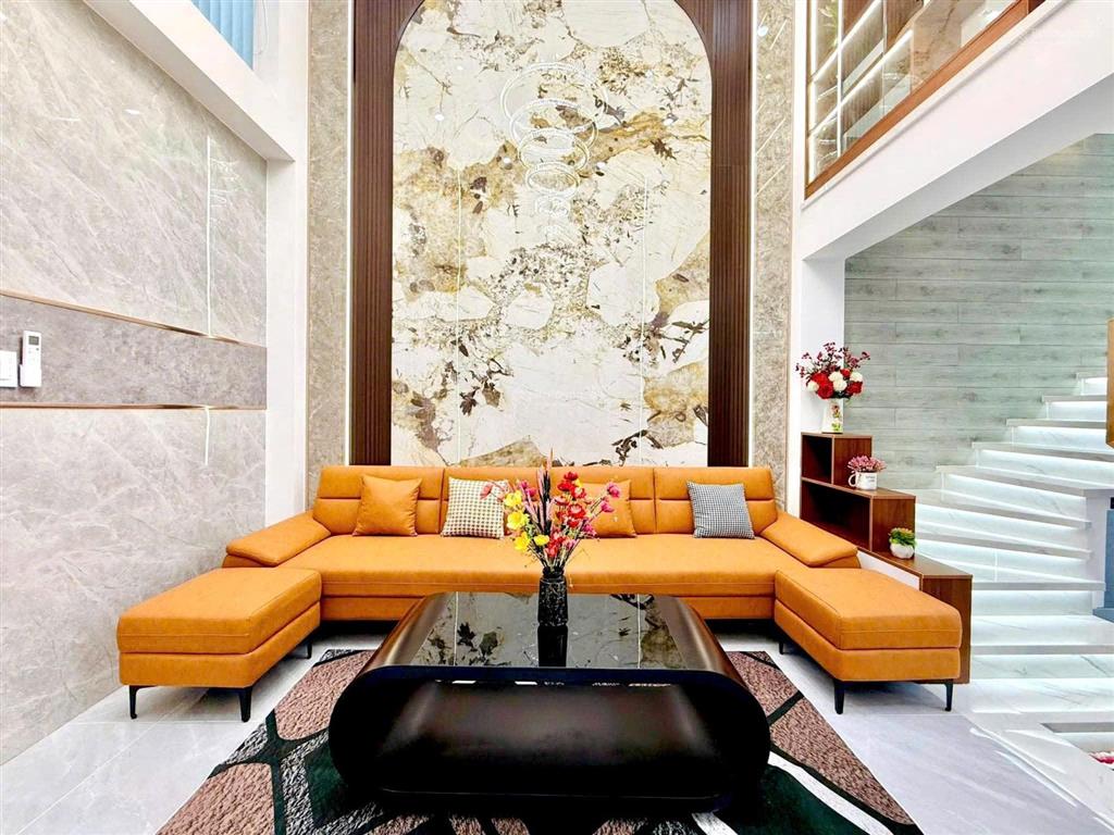 Nhà hiếm đường ô tô 6m ngay võ thị sáu  q3. giá 5tỷ350. cho thuê 26tr/82.5m. gần ubnd quận 3