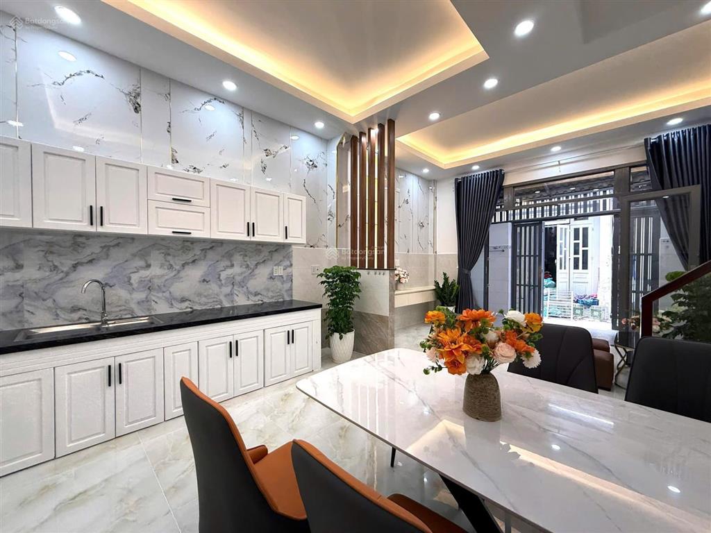 Ô tô ngủ trong nhà đường 6.2m nguyễn hữu cầu q1. giá 4tỷ850. đang cho thuê 32tr. gần chợ tân định