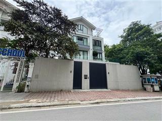 Biệt thự tại vị trí vàng cầu giấy 105 tỷ nhỉnh 315m*6t mt16m view công viên kinh doanh đỉnh