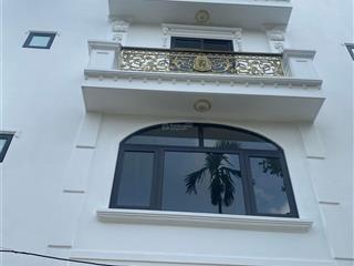 9, x tỷ 54 m2 nhà 6 tầng, lô góc, thang máy êm du, long biên