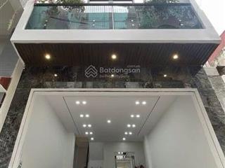 Hiếm  lô góc  long biên nhà mới tinh  45 m2, ô tô 7 chỗ ngủ trong nhà, ngõ thông tứ tung