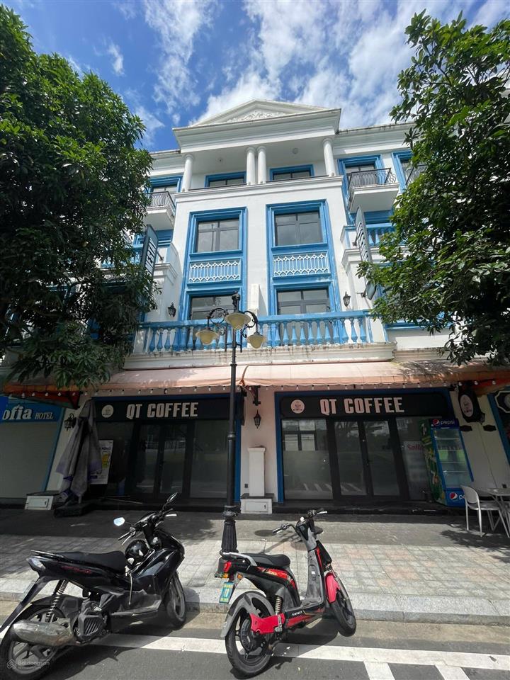 26tr/ tháng. cho thuê cặp shop thông khu qt  grand world.  0906 858 ***