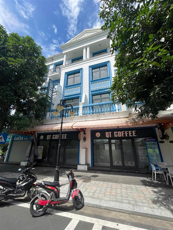 26tr/ tháng. cho thuê cặp shop thông khu qt  grand world.  0906 858 ***