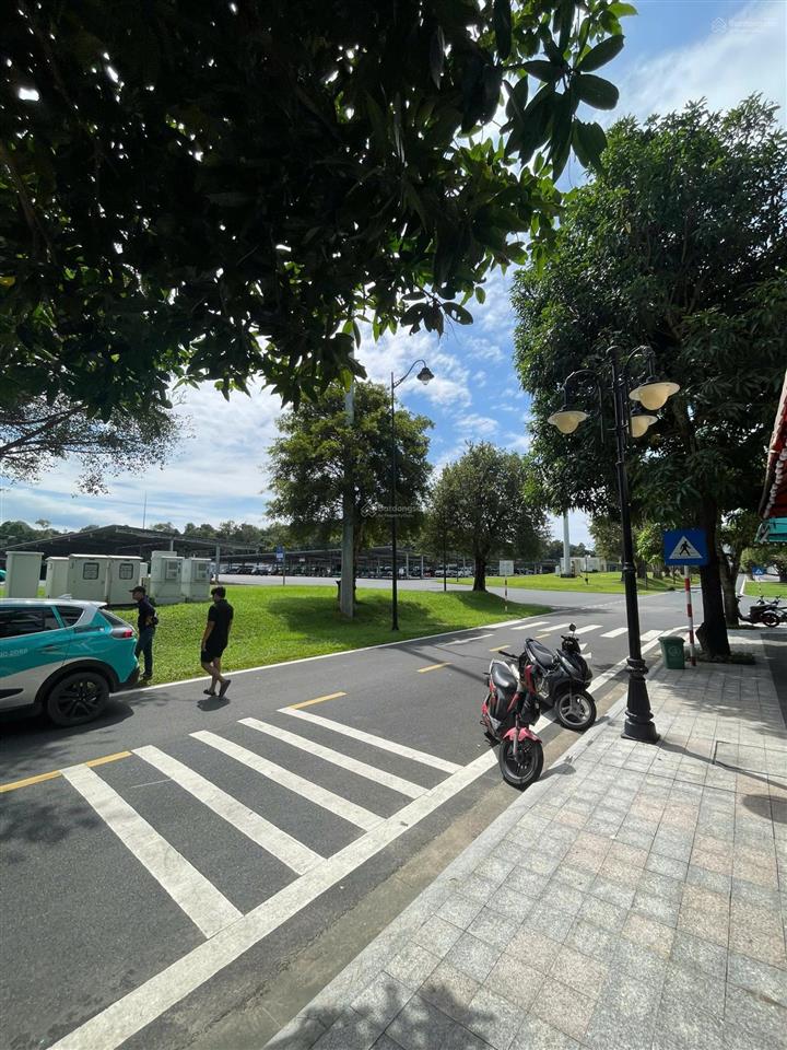 26tr/ tháng. cho thuê cặp shop thông khu qt  grand world.  0906 858 ***