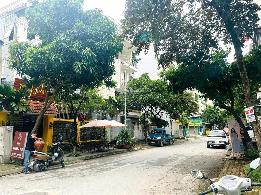 Mua đất tặng nhà biệt thự 5 tầng, lô góc, phân lô bàn cờ, vỉa, hè, ô tô tránh mặt tiền rộng thoáng