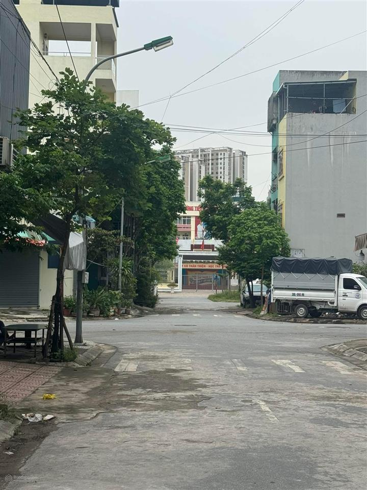 Mua đất tặng nhà biệt thự 5 tầng, lô góc, phân lô bàn cờ, vỉa, hè, ô tô tránh mặt tiền rộng thoáng