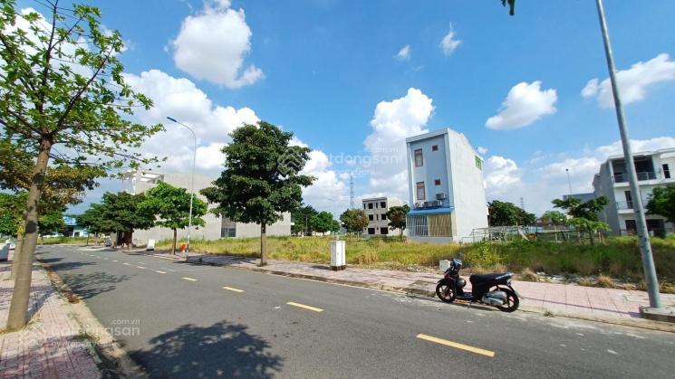 Đất nền long hậu giá siêu rẻ chỉ 20 triệu/m2 mặt tiền đường 40m đã có sổ đỏ. 0909 339 ***
