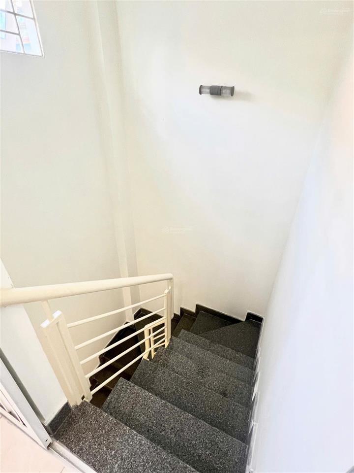 140 tr/m2  bán gấp nhà phan văn trị, p.12