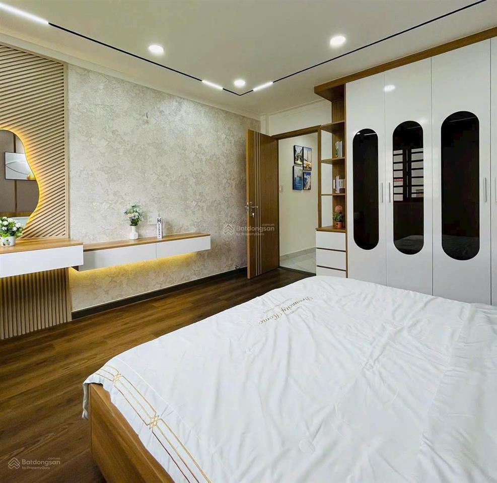 Hot! hxh 496 dương quảng hàm p6, 4,5mx8,1m=36.45m2. có sân rộng 1 trệt 3 lầu mới xây ở liền 6,9 tỷ