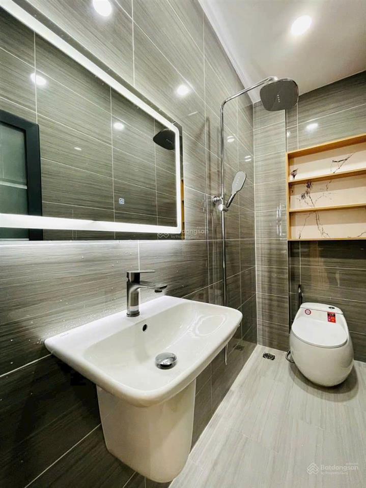 Hot! hxh 496 dương quảng hàm p6, 4,5mx8,1m=36.45m2. có sân rộng 1 trệt 3 lầu mới xây ở liền 6,9 tỷ