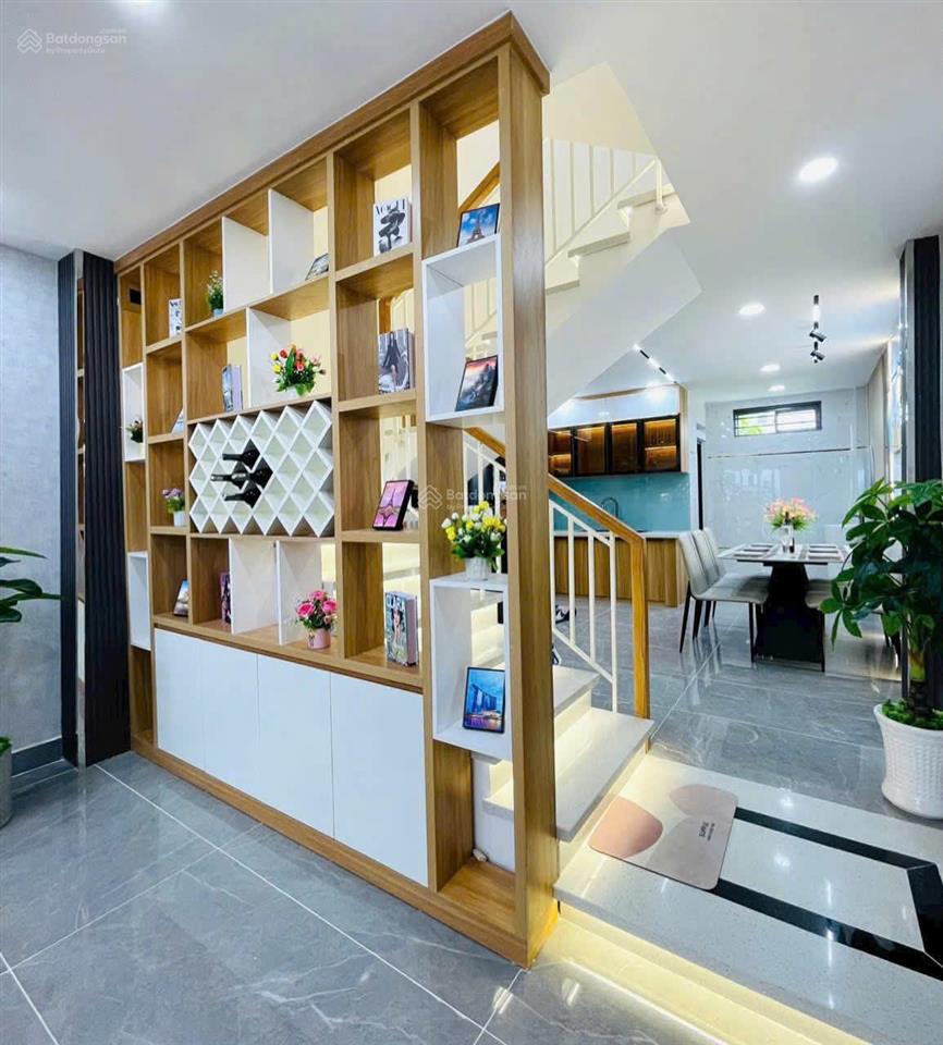 Hot! hxh 496 dương quảng hàm p6, 4,5mx8,1m=36.45m2. có sân rộng 1 trệt 3 lầu mới xây ở liền 6,9 tỷ