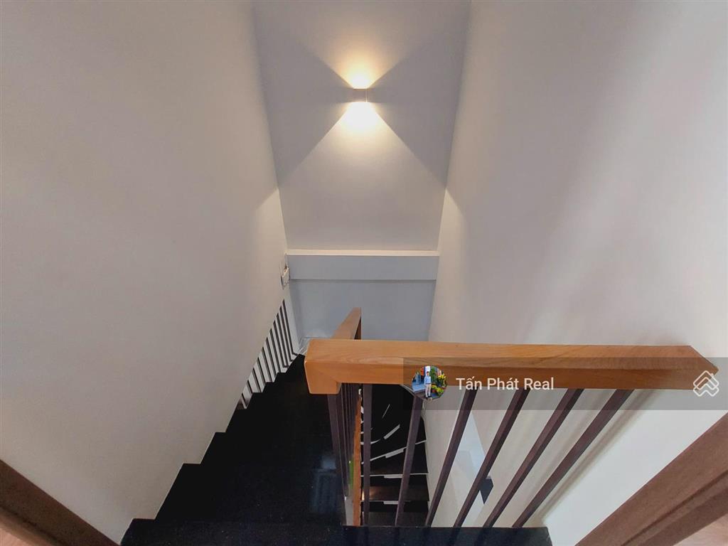 Mtkd nguyễn oanh p6 ngay chợ an nhơn dt 4mx22=84m2 1trệt 3lầu giá chỉ 16 tỷ