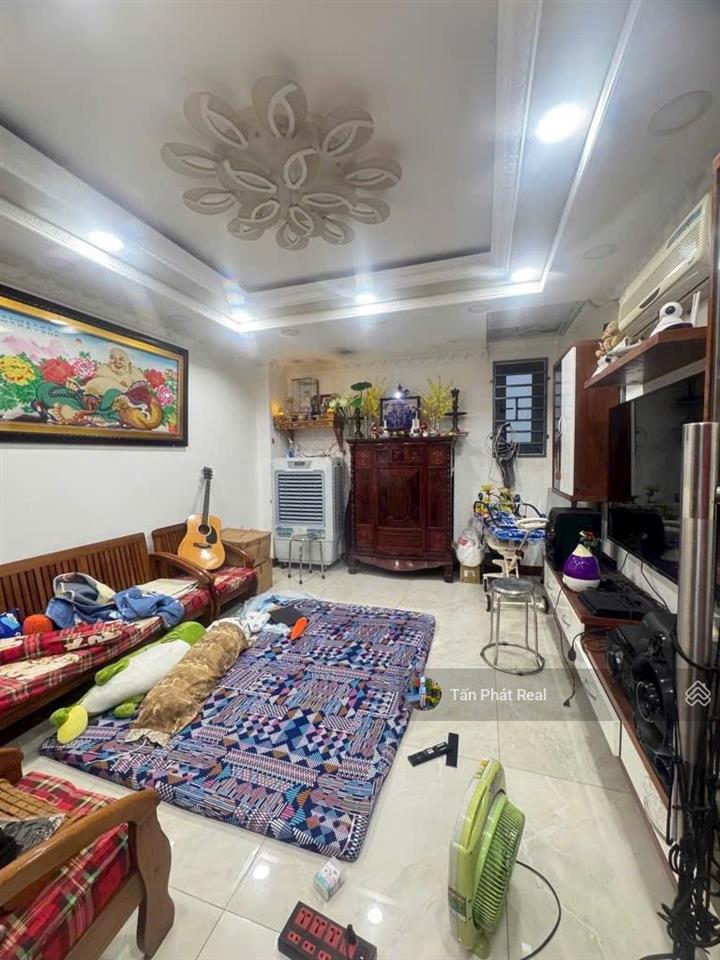 Mtkd trần bá giao gần dương quảng hàm, dt vuông vức 4mx22m=88m2. 1 trệt 3 lầu, chỉ 11,9 tỷ !