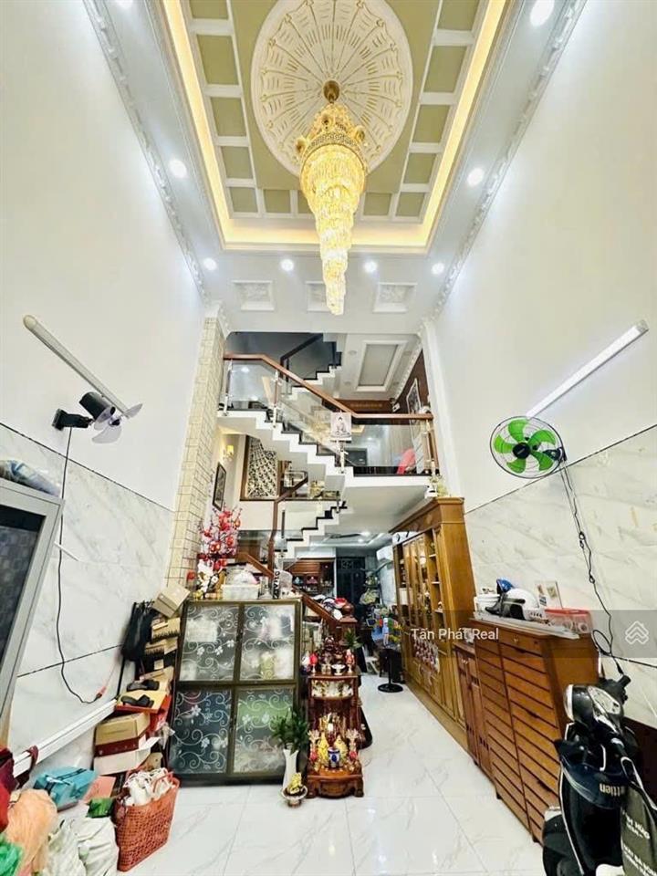 Mtkd trần bá giao gần dương quảng hàm, dt vuông vức 4mx22m=88m2. 1 trệt 3 lầu, chỉ 11,9 tỷ !