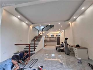 Bán nhà 3 tầng mới  phúc sơn, vũ ninh  cách hồ điều hòa chỉ 60m  ngõ xe máy, ô tô đỗ thoải