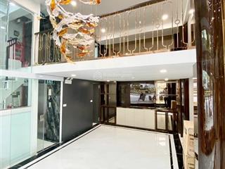 Bán nhà mặt phố phạm văn đồng.9 tầng thang máyvỉa hè rộng kinh doanh đỉnh cao.vị trí đắc địa