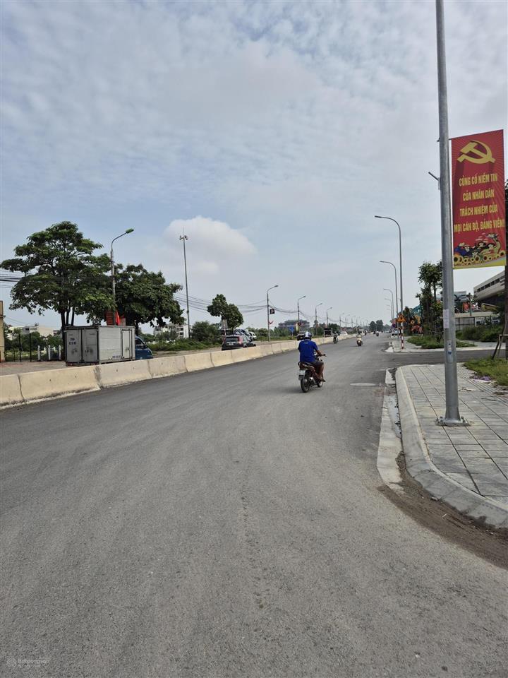 Lô góc đường thông oto nhỏ tránh nhau vị trí đẹp đất vuông vắn sát quốc lộ 3