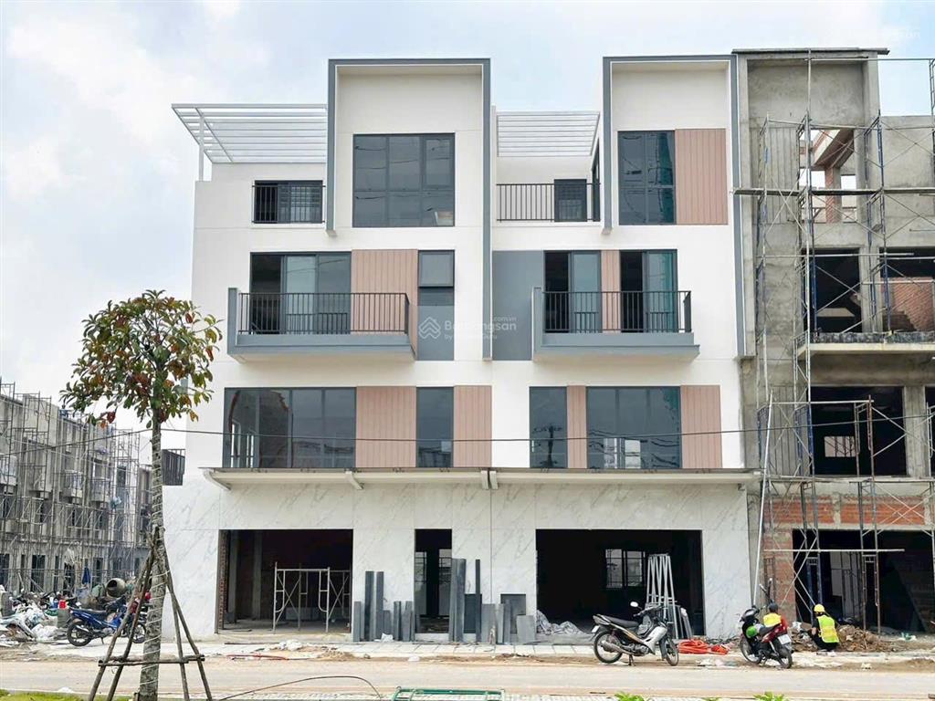 Nhà mặt phố trung tâm hoà phú  thủ dầu một