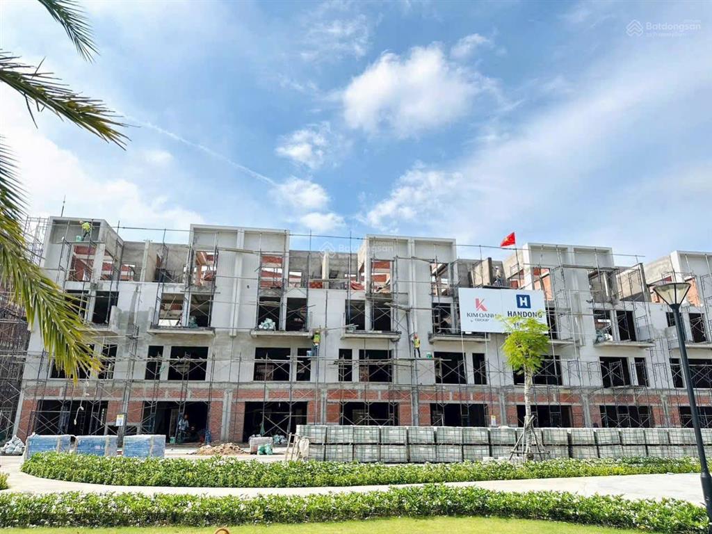 Nhà mặt phố trung tâm hoà phú  thủ dầu một