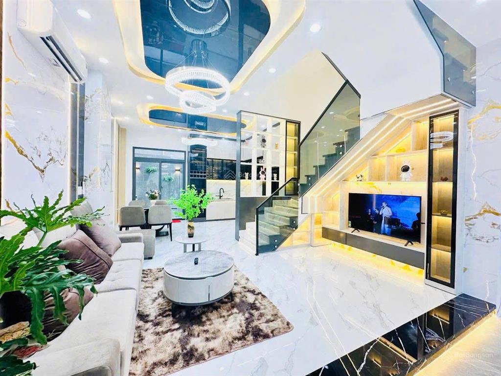 Bán nhà hẻm 391 sư vạn hạnh p.12 quận 10, dt 4.2 x 18 trệt lửng 4 lầu st, giá 19 tỷ