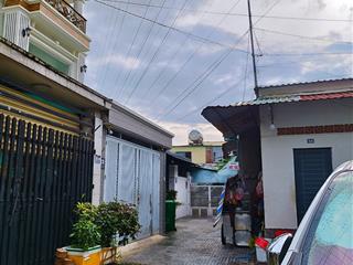 Cuối năm xuất cảnh bán gấp nhà ngay vincom lê văn việt, xe hơi 7 chỗ quay đầu, nở hậu, vào ở ngay