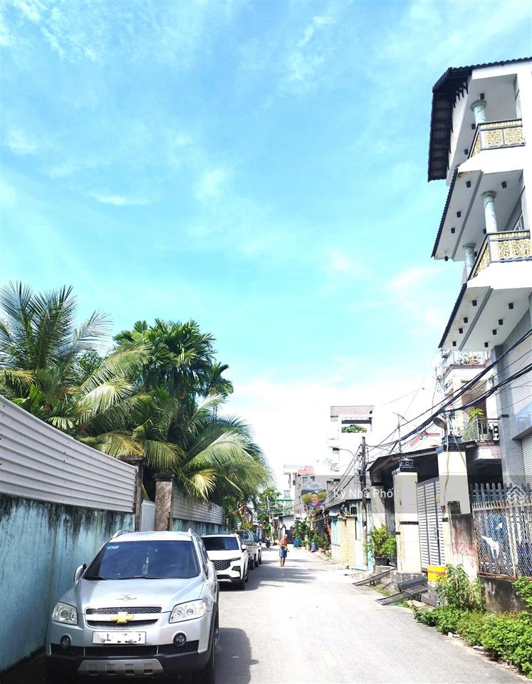 Nhà 4 tầng kiên cố, 4 phòng ngủ, gần trường học dương văn thì, xe hơi ngủ trong nhà, vào ở ngay