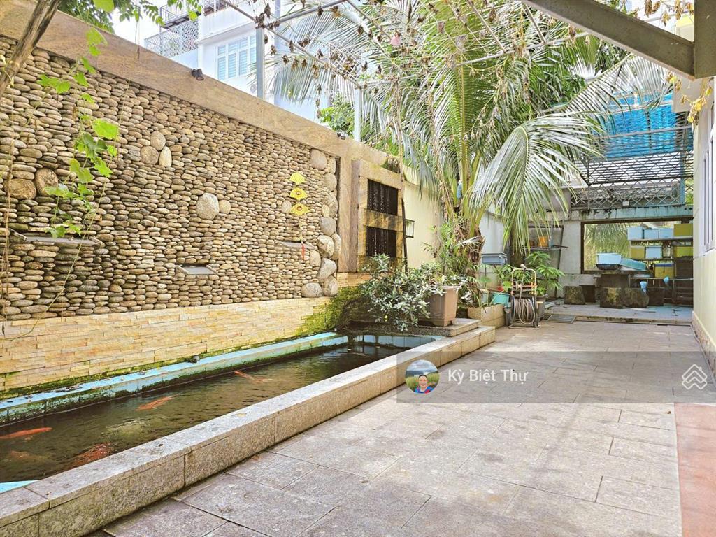 Biệt thự đơn lập 4 tầng, hồ cá koi, sân bbq 30 khách, thang máy, đậu 10 xe 7 chỗ trước nhà