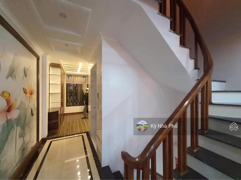 Nhà mặt tiền kinh doanh 3 tầng ngay ngã tư mrk, gần metro, thiết kế sáng thoáng, nhỉnh 8 tỷ