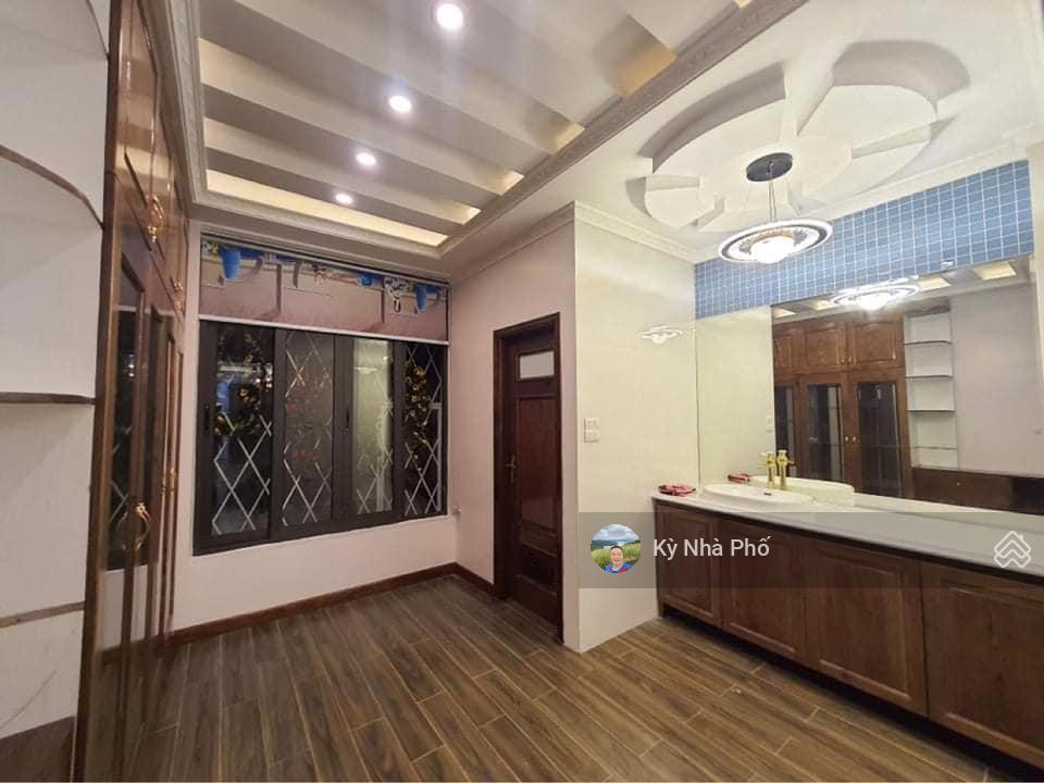 Nhà mặt tiền kinh doanh 3 tầng ngay ngã tư mrk, gần metro, thiết kế sáng thoáng, nhỉnh 8 tỷ