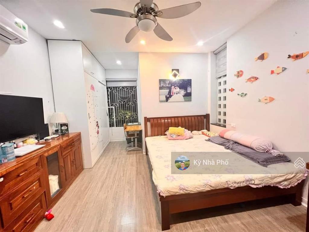 Nhà 2tầng (6,5m x 18m) gần metro, đường xe tải thông tứ hướng, nhỉnh 8 tỷ