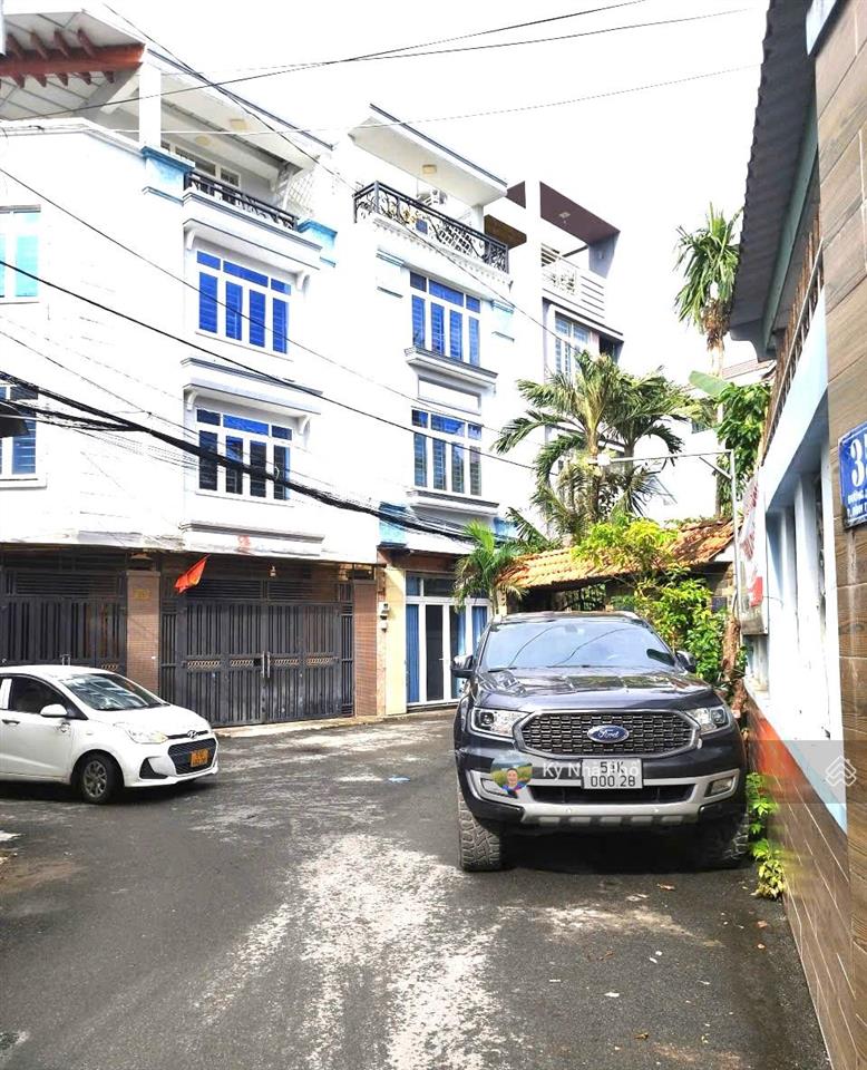 Nhà 2tầng (6,5m x 18m) gần metro, đường xe tải thông tứ hướng, nhỉnh 8 tỷ