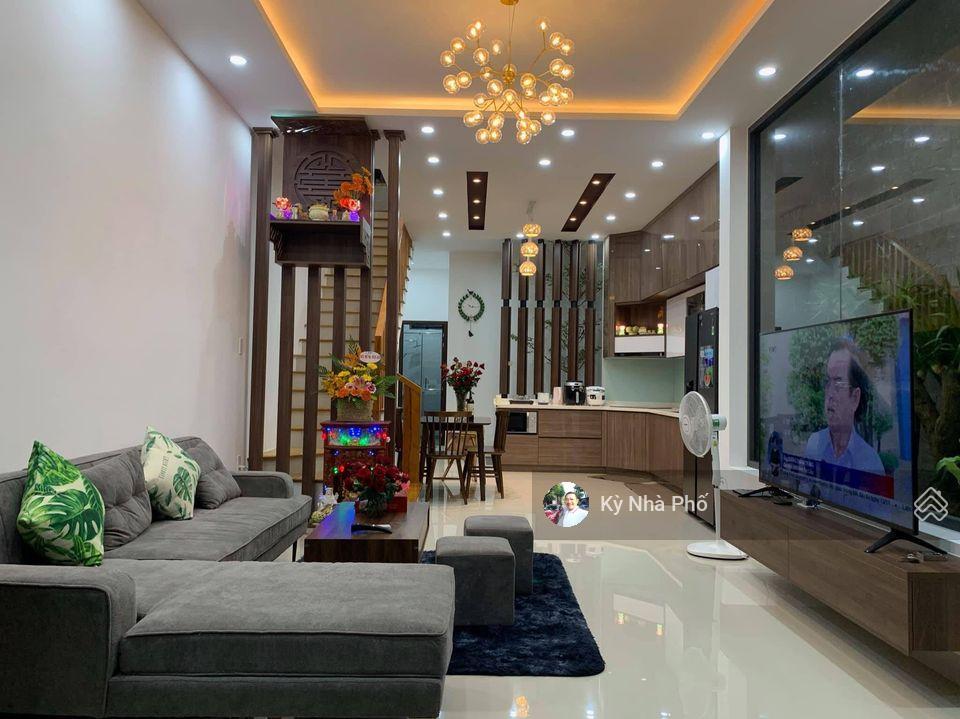 Nhỉnh 8tỷ, nhà 5tầng, 99m2 bị đâm đường, thu nhập 360tr/năm ngay metr0, đường bàn cờ 10m