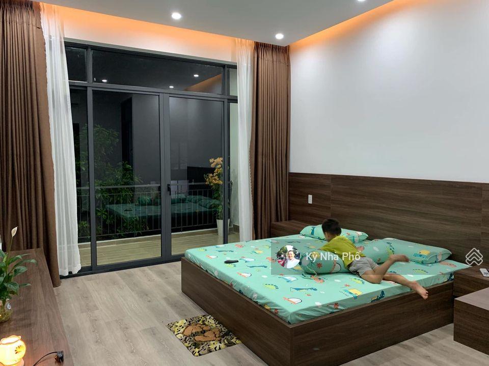 Nhỉnh 8tỷ, nhà 5tầng, 99m2 bị đâm đường, thu nhập 360tr/năm ngay metr0, đường bàn cờ 10m