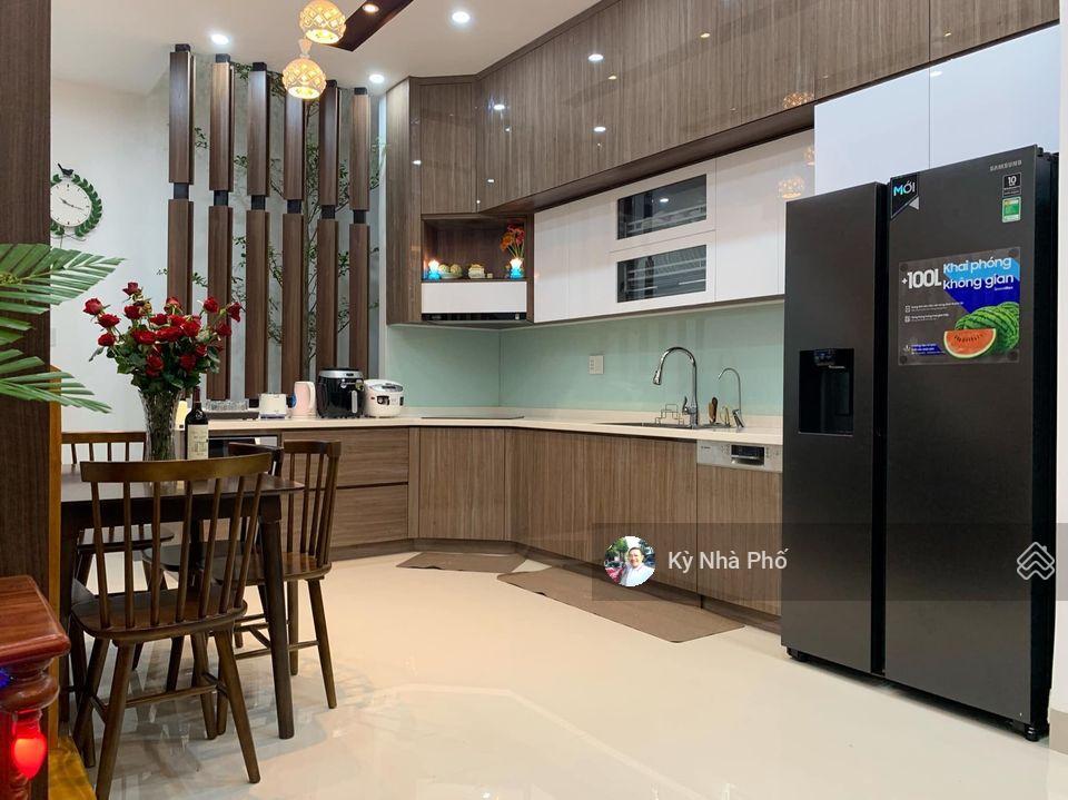 Nhỉnh 8tỷ, nhà 5tầng, 99m2 bị đâm đường, thu nhập 360tr/năm ngay metr0, đường bàn cờ 10m