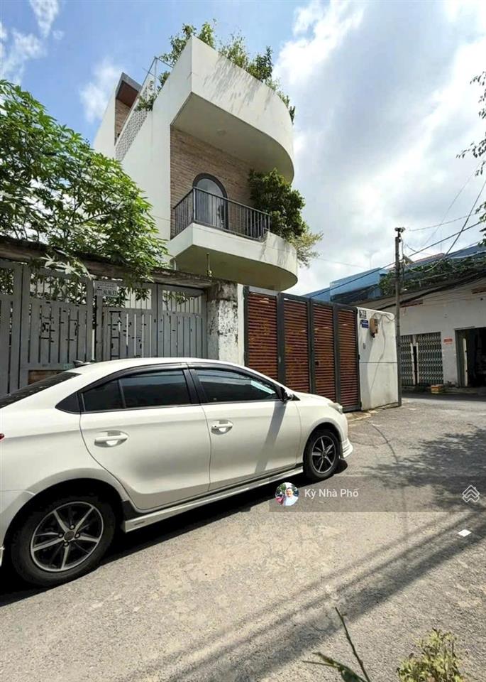 Nhà hẻm xe hơi 7 chỗ ngay ngã tư thủ đức, gần vincom lê văn việt, full nội thất, 4 tầng, nhỉnh 8 tỷ