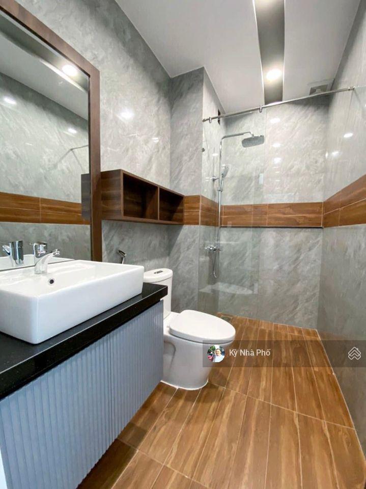 Nhà hẻm xe hơi 7 chỗ ngay ngã tư thủ đức, gần vincom lê văn việt, full nội thất, 4 tầng, nhỉnh 8 tỷ