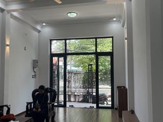 Bán gấp nhà 2 tầng view công viên hoàng diệu gần chợ mới