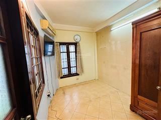 11, tỷ có ngay căn nhà hào nam. vài bước đến ga cát linh ngõ thông các hướng 30m đến ôtô