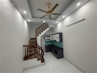 Nhà đẹp thang máy. ôtô đỗ cửa 36m2 7 tầng mới tinh. kết nối thuận tiện ga hà nội phố đi bộ. hồ gươm