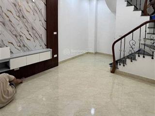 Bán nhà. sát phố lê duẩn. gần cv thống nhất. ga hà nội di chuyển 5 phút. 2 mặt thoáng