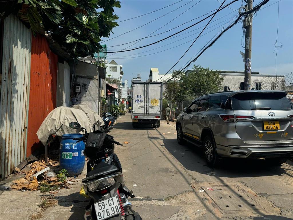 Nhà xưởng 9.2x20m, hẻm 6m đường dht02, đct 20tr/tháng, giá 9,8 tỷ