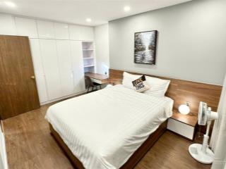 Cần bán gấp căn hộ saigon royal q4, view nội khu hồ bơi, shr