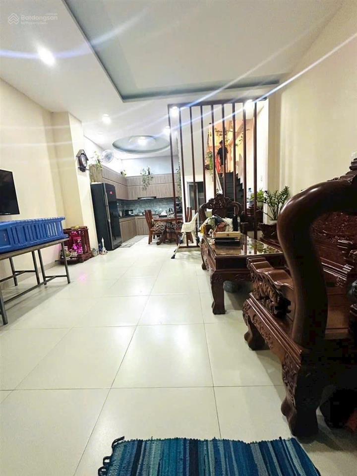 Nhà 1 trệt, 1 lầu đường xe hơi cạnh đông tăng long chủ kẹt tiền bán gấp chỉ 3.95tỷ