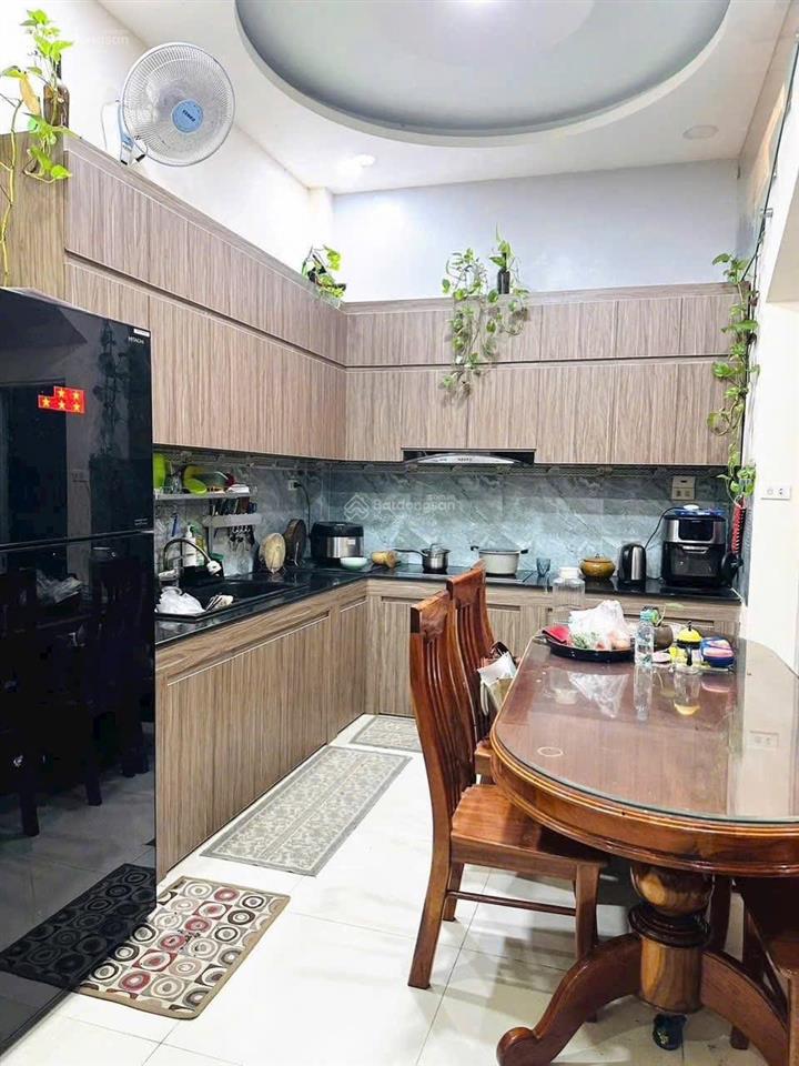 Nhà 1 trệt, 1 lầu đường xe hơi cạnh đông tăng long chủ kẹt tiền bán gấp chỉ 3.95tỷ