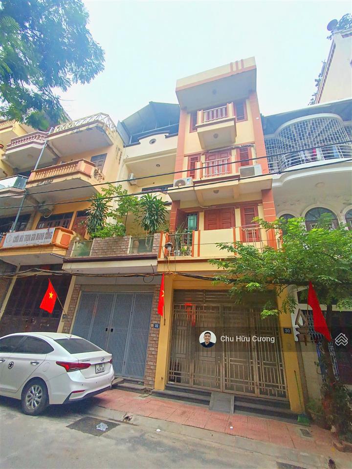 Ngõ nông, ô tô dừng đỗ, gần quận ủy phố hoàng cầu 52m² x 5t x mt 4m 18,6 tỷ
