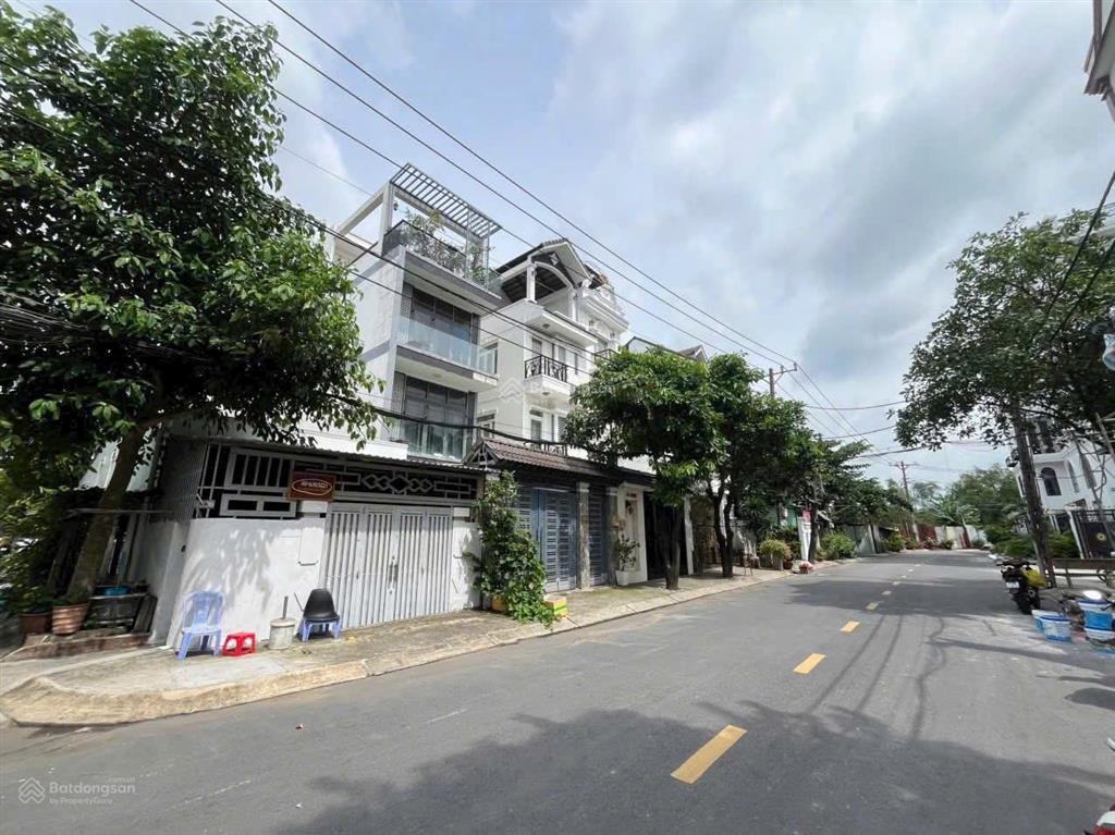 Bán nhà góc hai mặt hẻm đường dương quảng hàm p6 , 5x22m , giá 13.5 tỷ tl