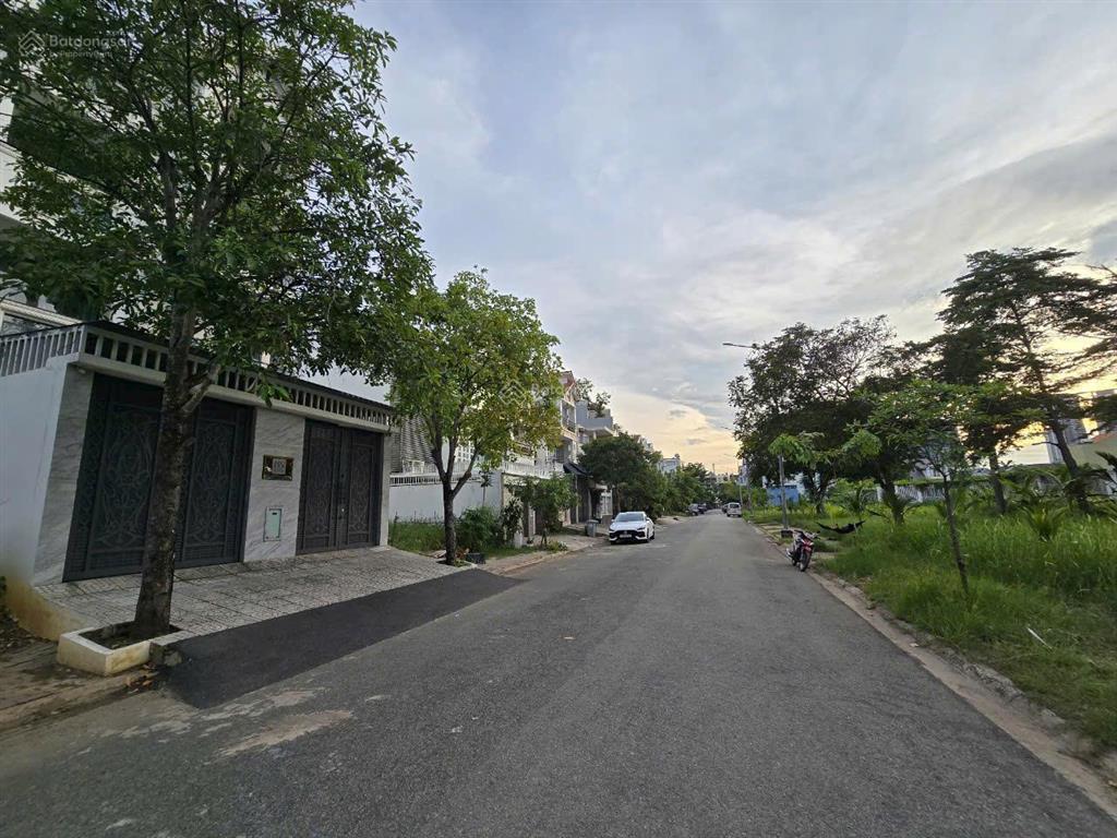 Chủ quyết bán nhanh giảm cực sâu còn giá 15tỷ ngay trung tâm q7,tiện ích đầy đủ