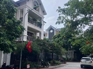 Bán căn liền kề kđt p trung hòa, cầu giấyôtô tránh, vỉa hè98m2, 5 tầng, mặt tiền 6m, giá 26.8 tỷ